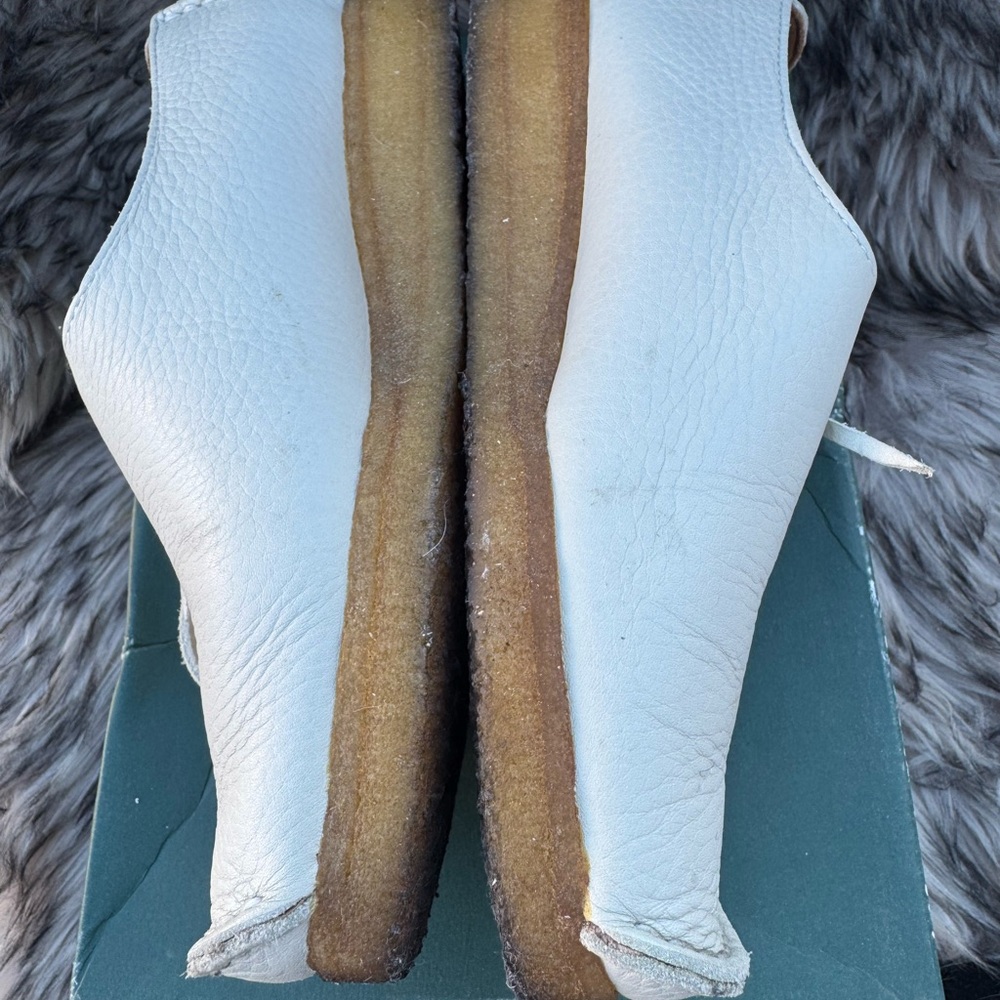 Clarks Cream Leather Loafers - Picture 4 of 4